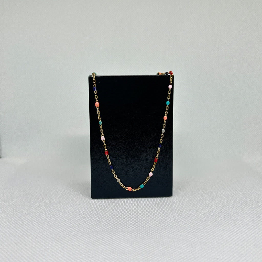 Necklace with multicolored beads 