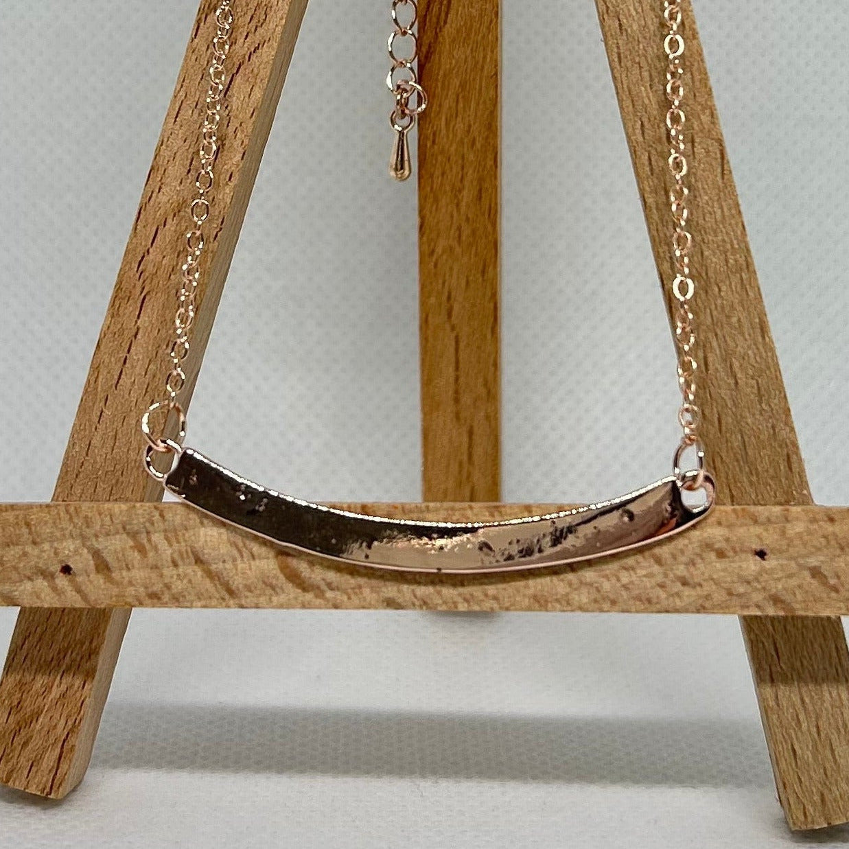 Elegant Curved Bar Necklace