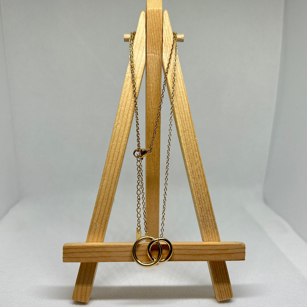 Interlocking Circle Pendant Necklace