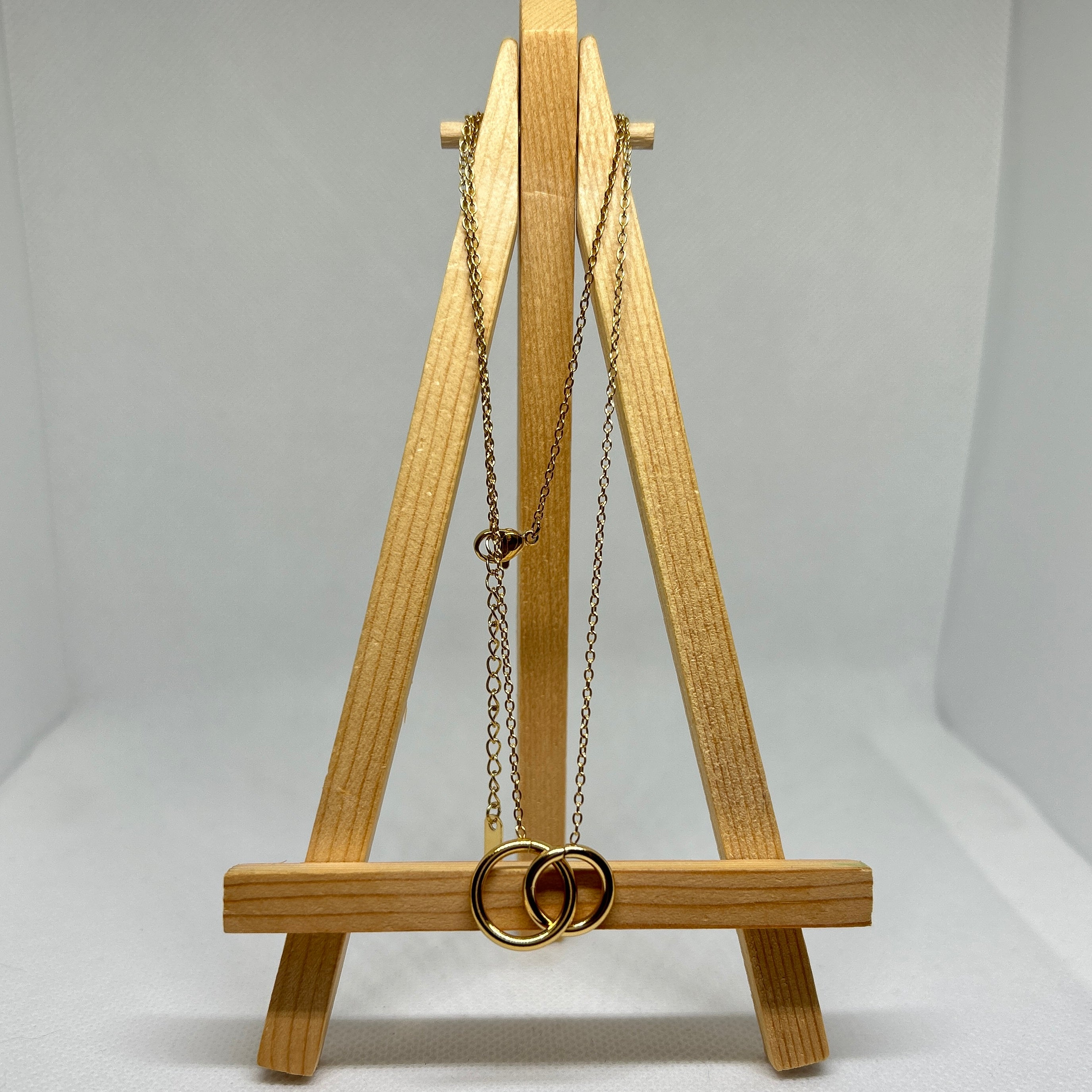 Interlocking Circle Pendant Necklace