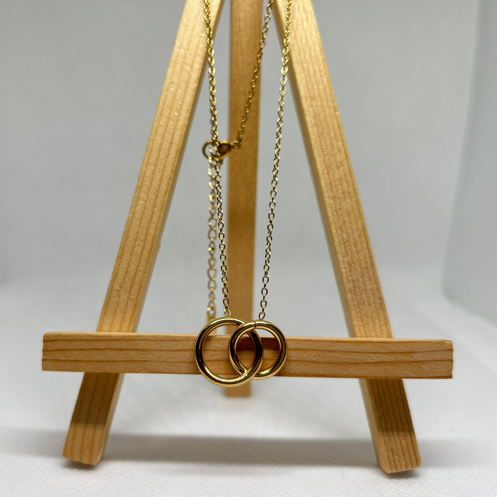 Interlocking Circle Pendant Necklace
