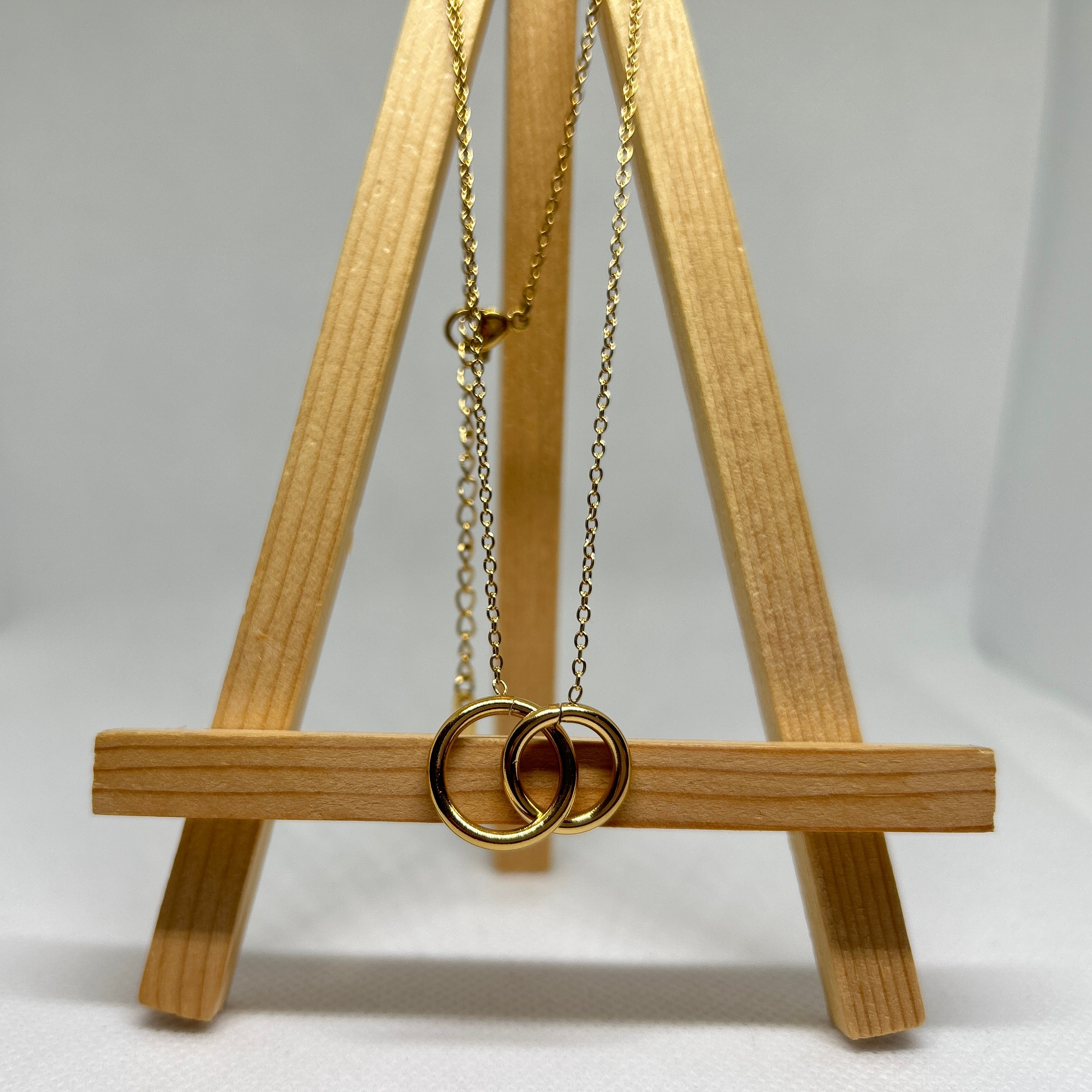 Interlocking Circle Pendant Necklace